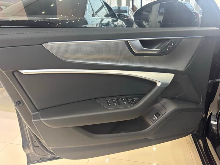 Фото 8 - Audi A6L