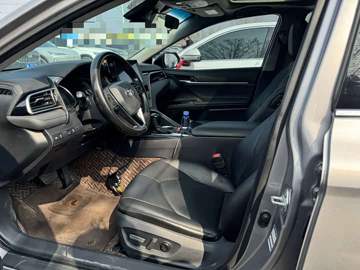 Фото 4 - Toyota Camry