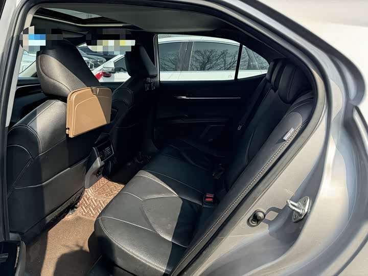 Фото 5 - Toyota Camry