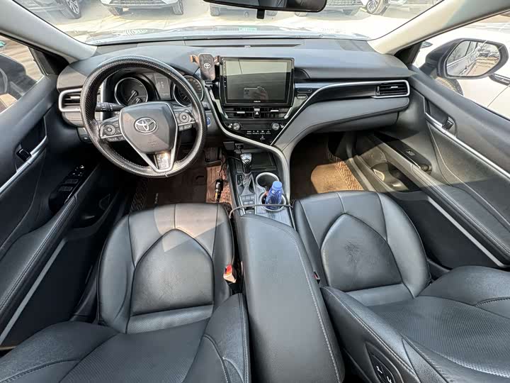 Фото 6 - Toyota Camry