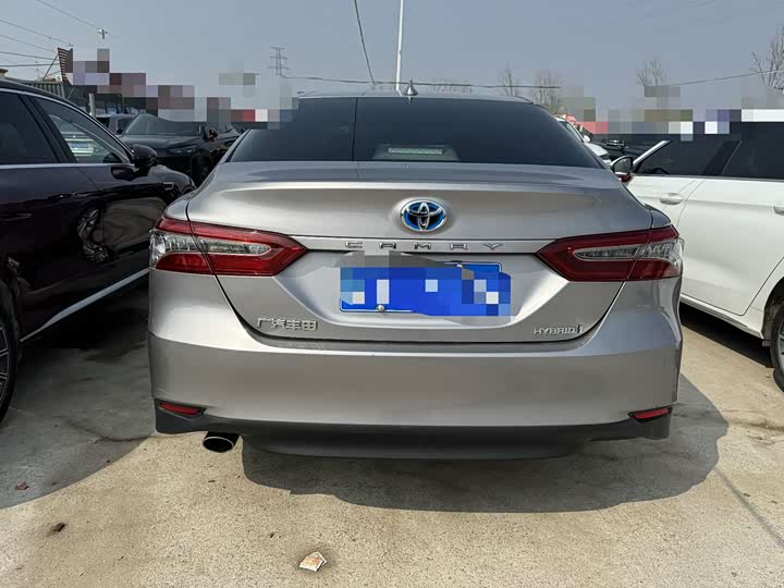 Фото 8 - Toyota Camry