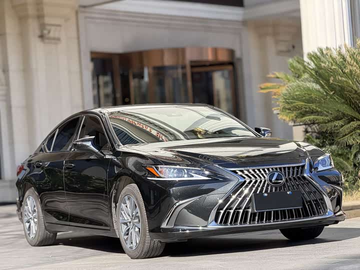 Фото 3 - Lexus ES