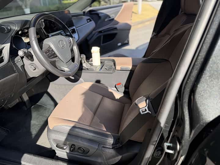 Фото 4 - Lexus ES