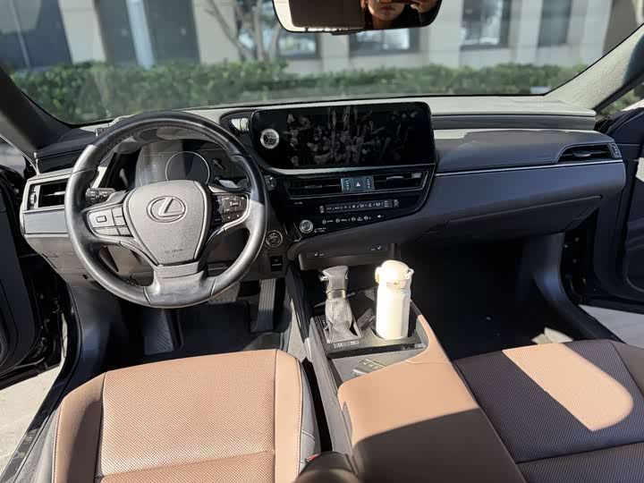 Фото 5 - Lexus ES