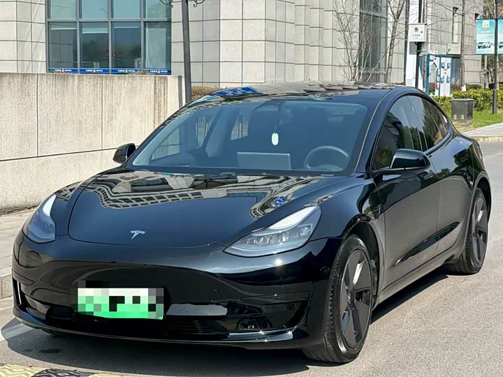 Фото 2 - Tesla Model 3