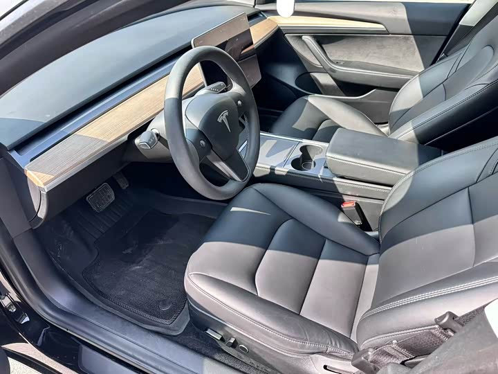 Фото 4 - Tesla Model 3