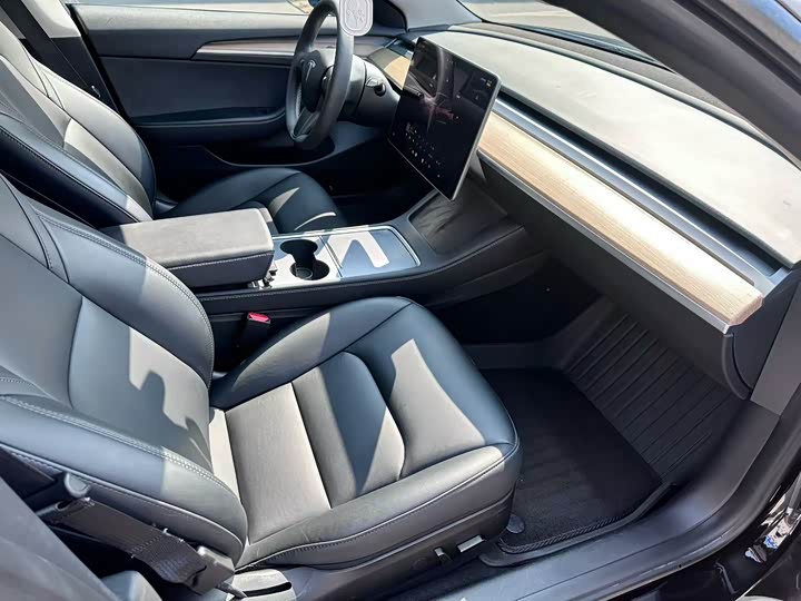 Фото 6 - Tesla Model 3