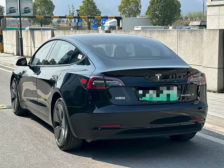 Фото 8 - Tesla Model 3