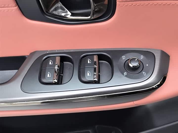 Фото 9 - Nio EC6