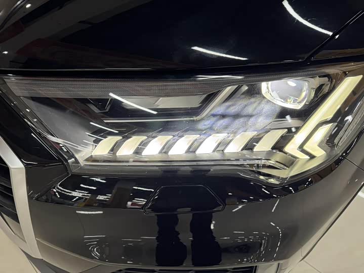 Фото 3 - Audi Q7