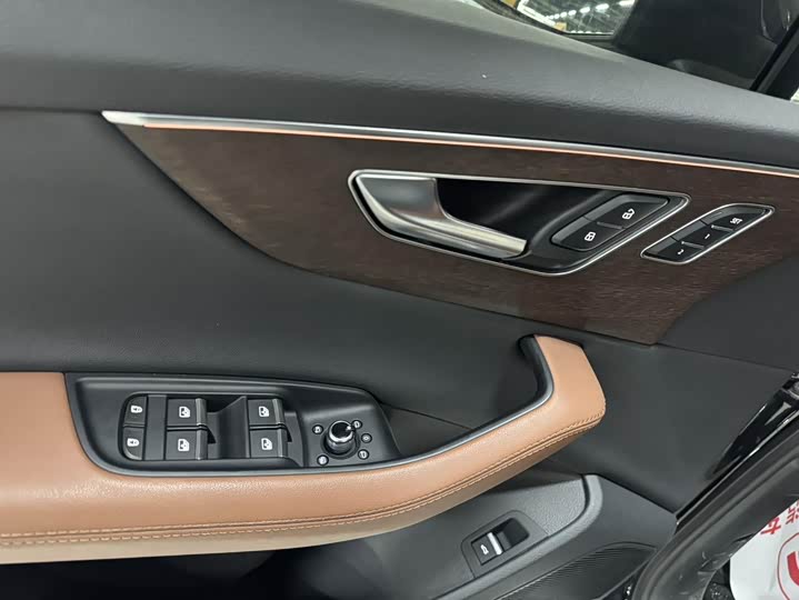 Фото 5 - Audi Q7