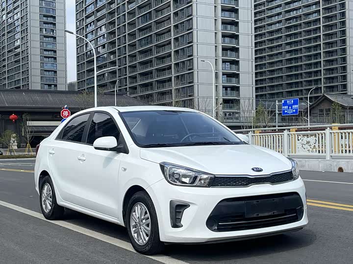 Фото 3 - Kia Pegas