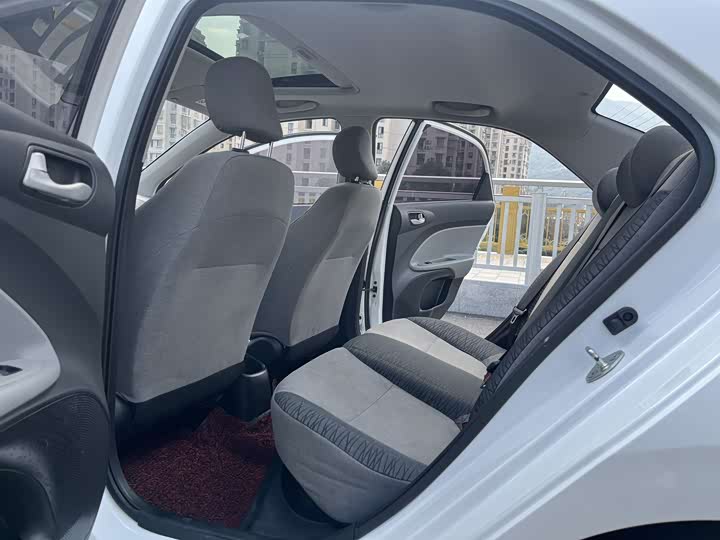 Фото 5 - Kia Pegas