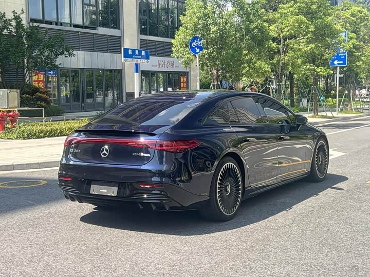 Фото 4 - Mercedes-Benz EQS AMG