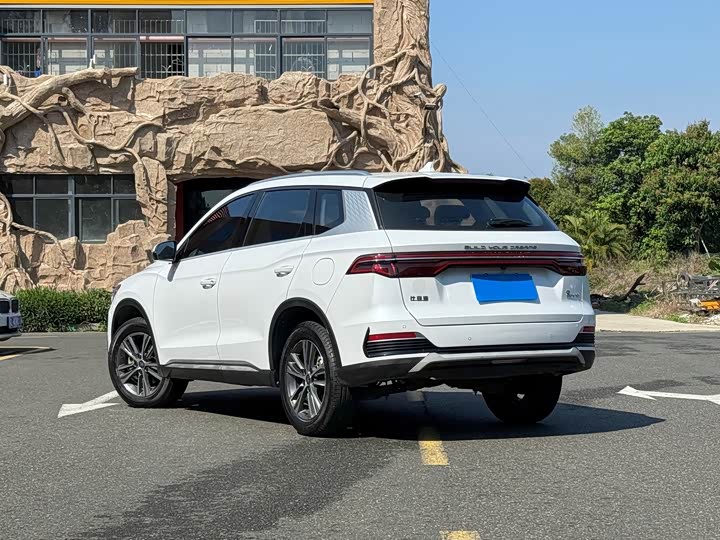 Photo 3 - BYD Song Pro