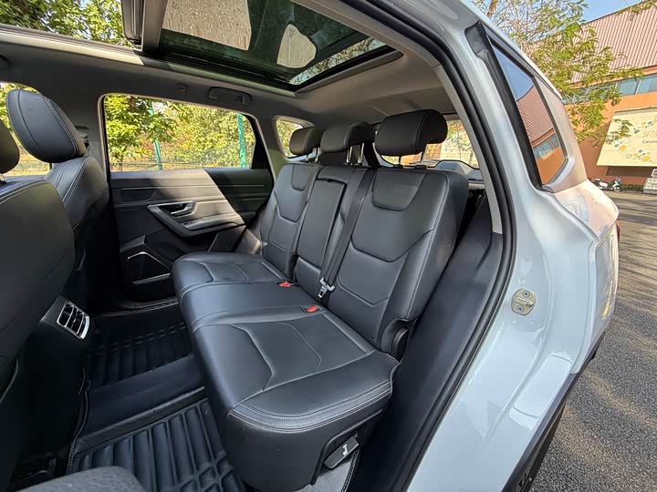 Photo 8 - BYD Song Pro