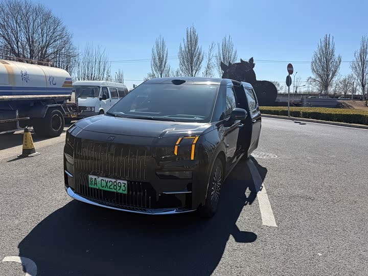 Фото 1 - Zeekr 009