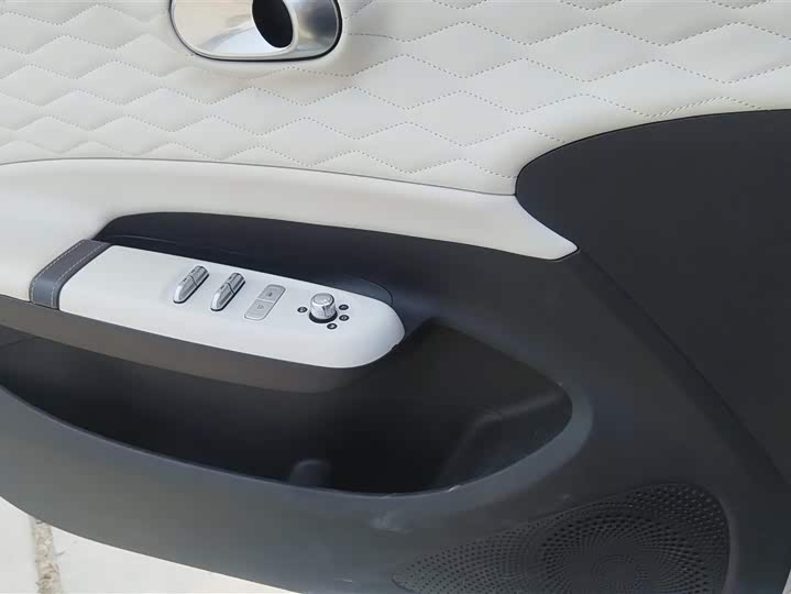 Photo 7 - Dongfeng Yipai 01