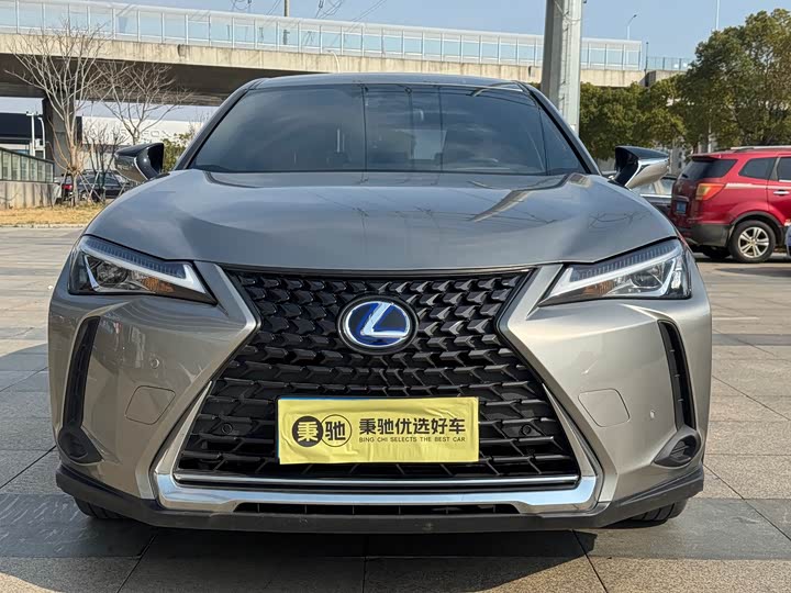 Photo 2 - Lexus UX