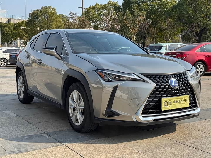 Photo 3 - Lexus UX
