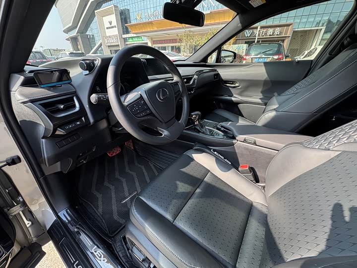 Photo 4 - Lexus UX