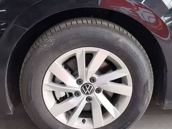 Фото 7 - Volkswagen Passat Hybrid