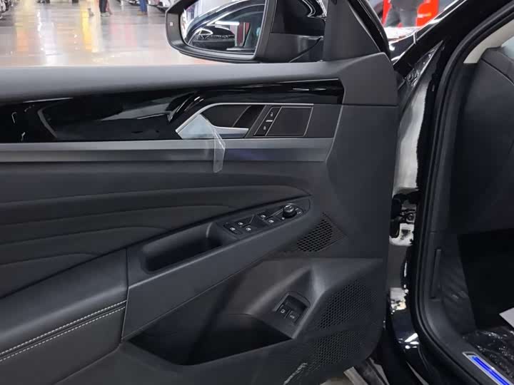 Фото 8 - Volkswagen Passat Hybrid