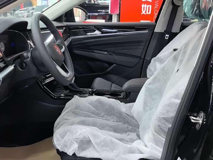 Фото 9 - Volkswagen Passat Hybrid