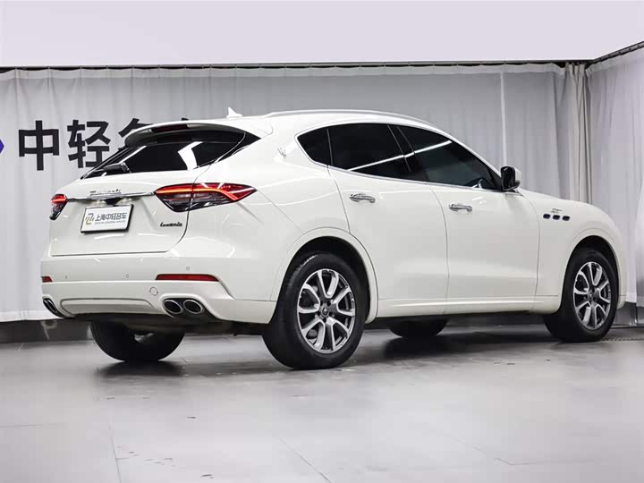 Photo 3 - Maserati Levante