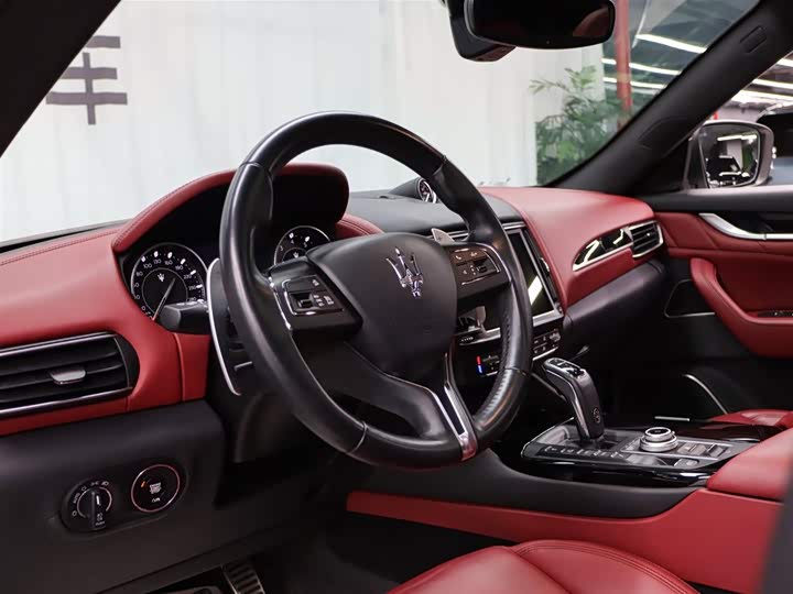 Photo 8 - Maserati Levante