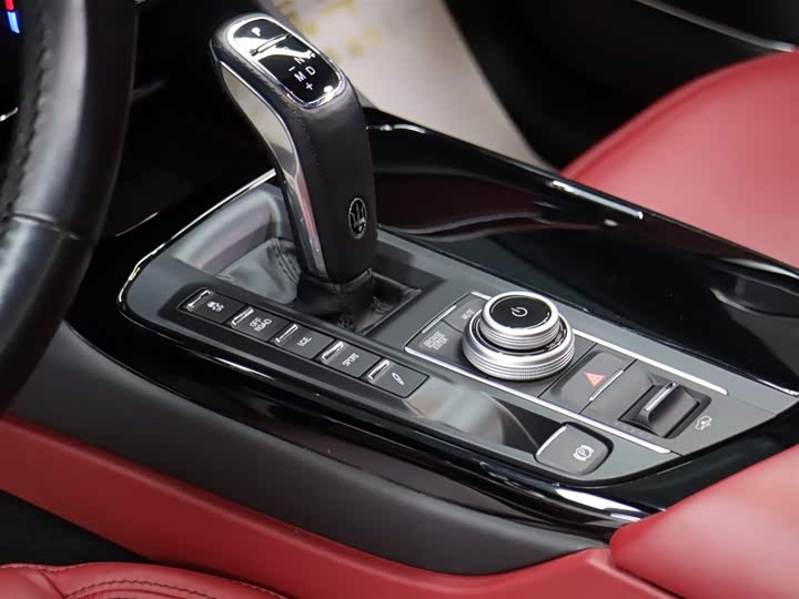 Photo 9 - Maserati Levante