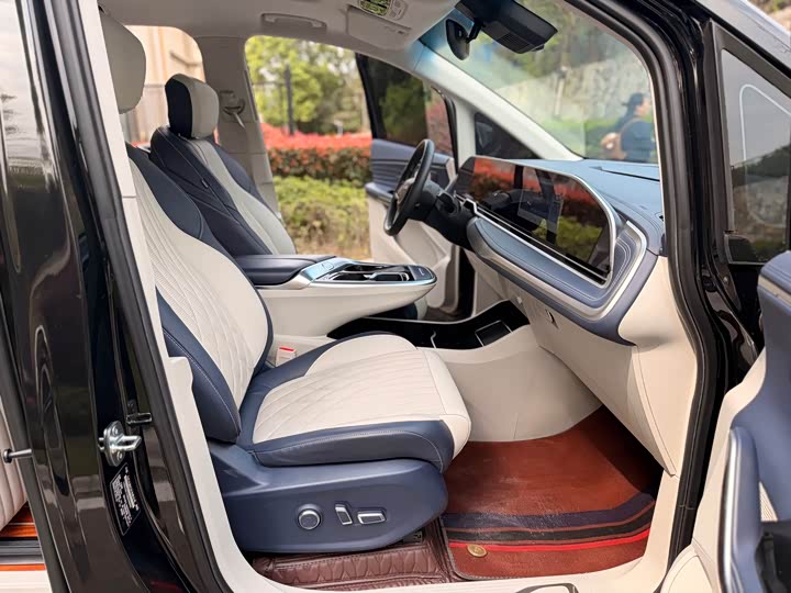 Фото 9 - Maxus G90