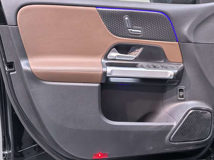 Фото 8 - Mercedes-Benz GLB-Class