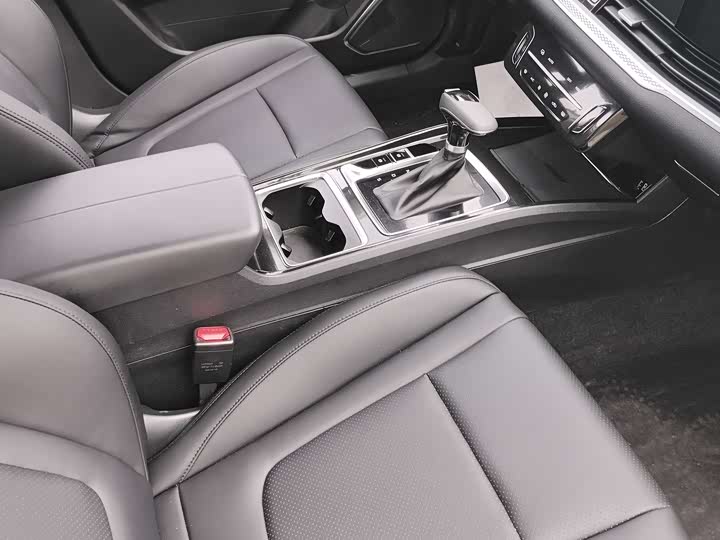 Фото 8 - Bestune B70