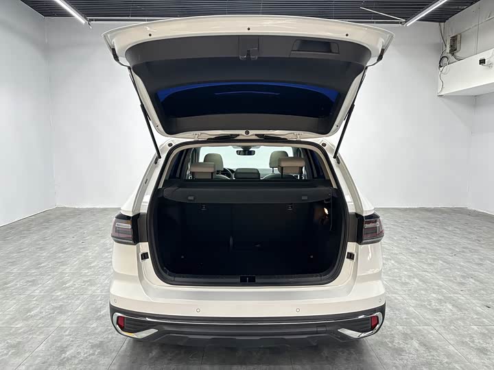 Фото 9 - Volkswagen Tharu