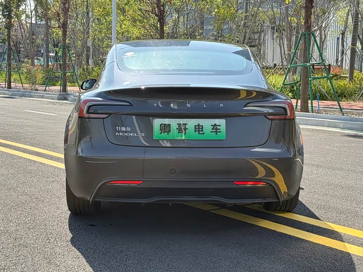 Фото 5 - Tesla Model 3