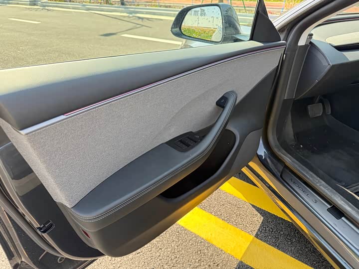 Фото 8 - Tesla Model 3