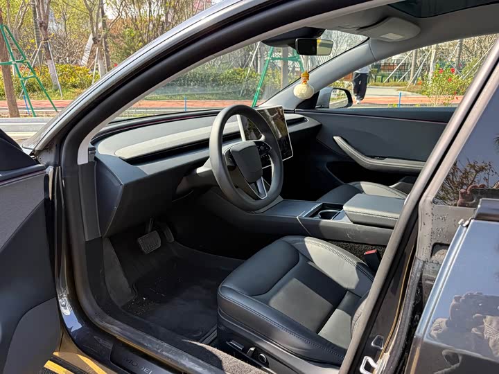 Фото 9 - Tesla Model 3