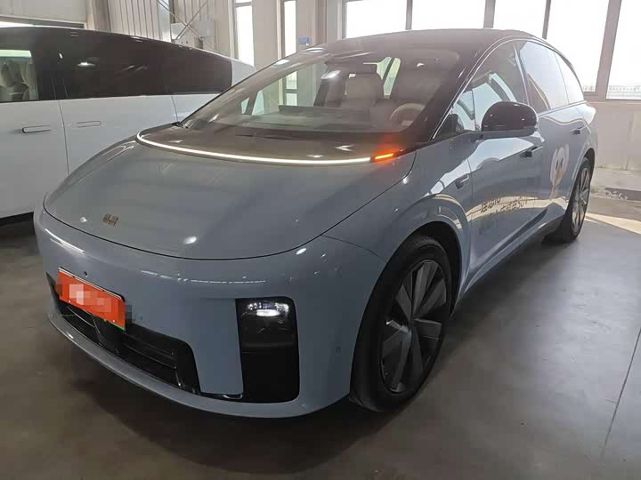 Фото 1 - LiXiang i8