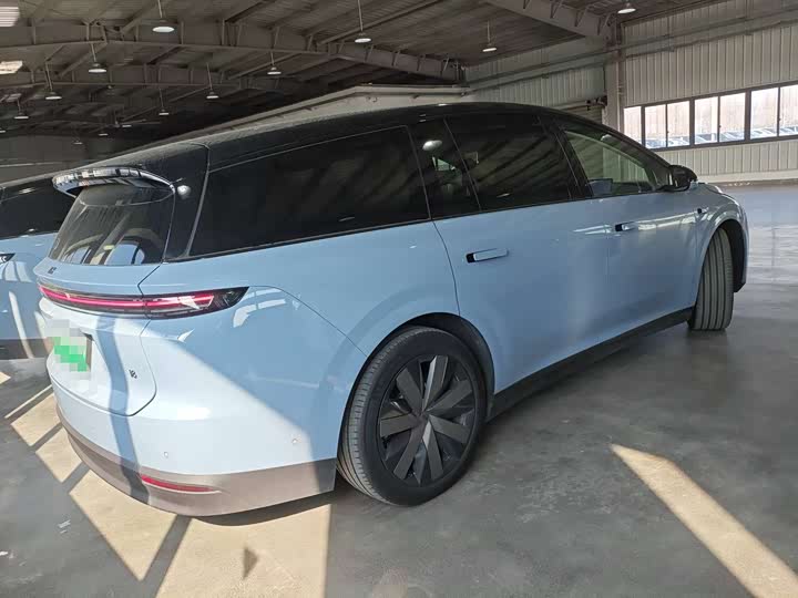 Фото 2 - LiXiang i8