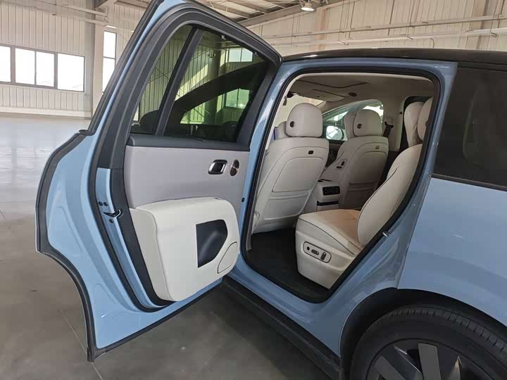 Фото 6 - LiXiang i8