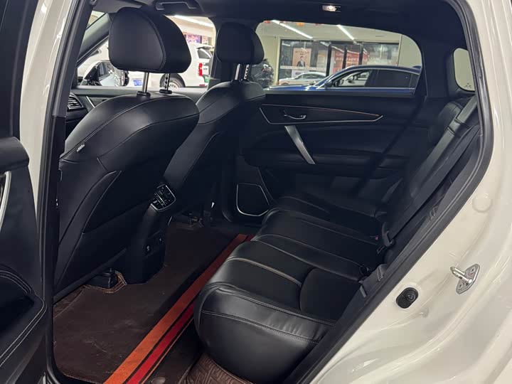 Фото 8 - Honda UR-V