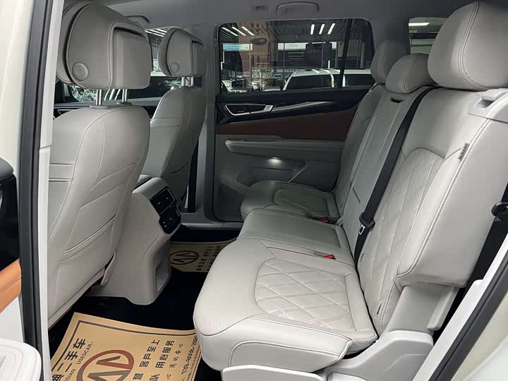 Photo 6 - Volkswagen Teramont Pro