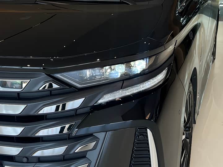 Photo 3 - Toyota Vellfire