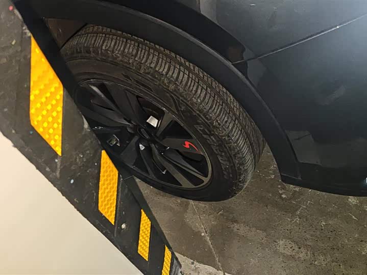 Фото 6 - Geely Okavango