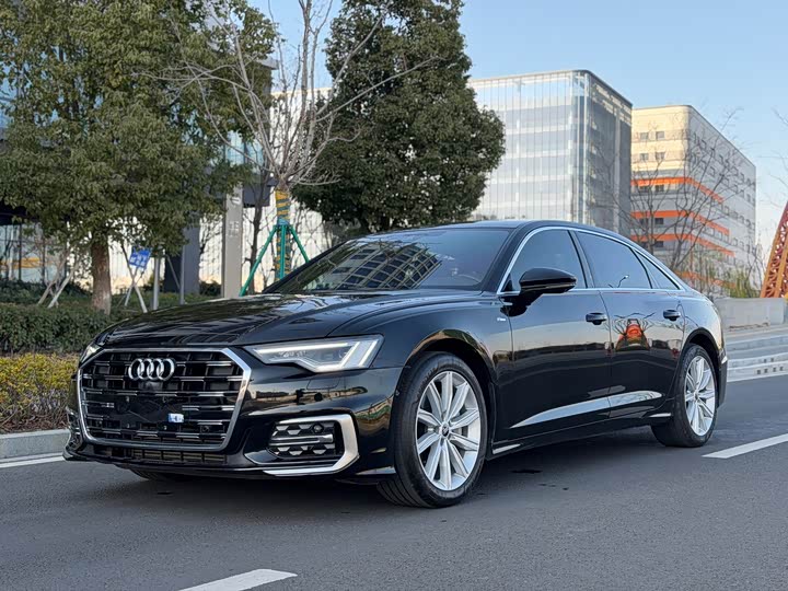 Фото 1 - Audi A6L