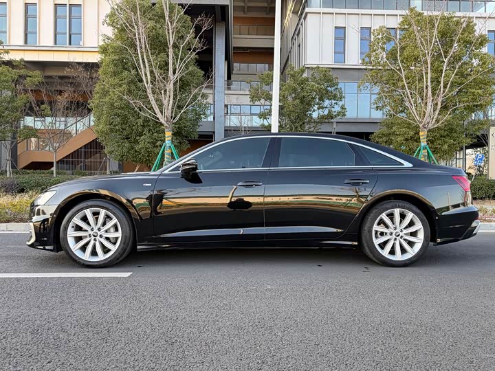 Фото 9 - Audi A6L