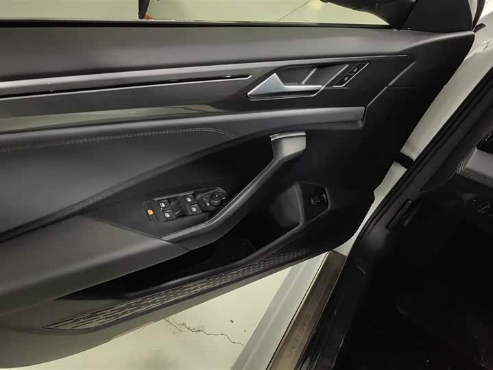 Фото 7 - Volkswagen Sagitar L