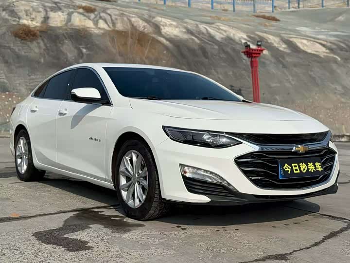 Photo 3 - Chevrolet Malibu XL