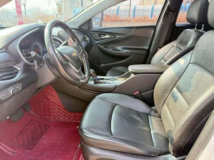 Photo 4 - Chevrolet Malibu XL